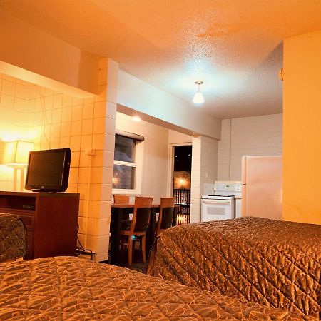 Red Carpet Inn & Suites YYC Exterior foto